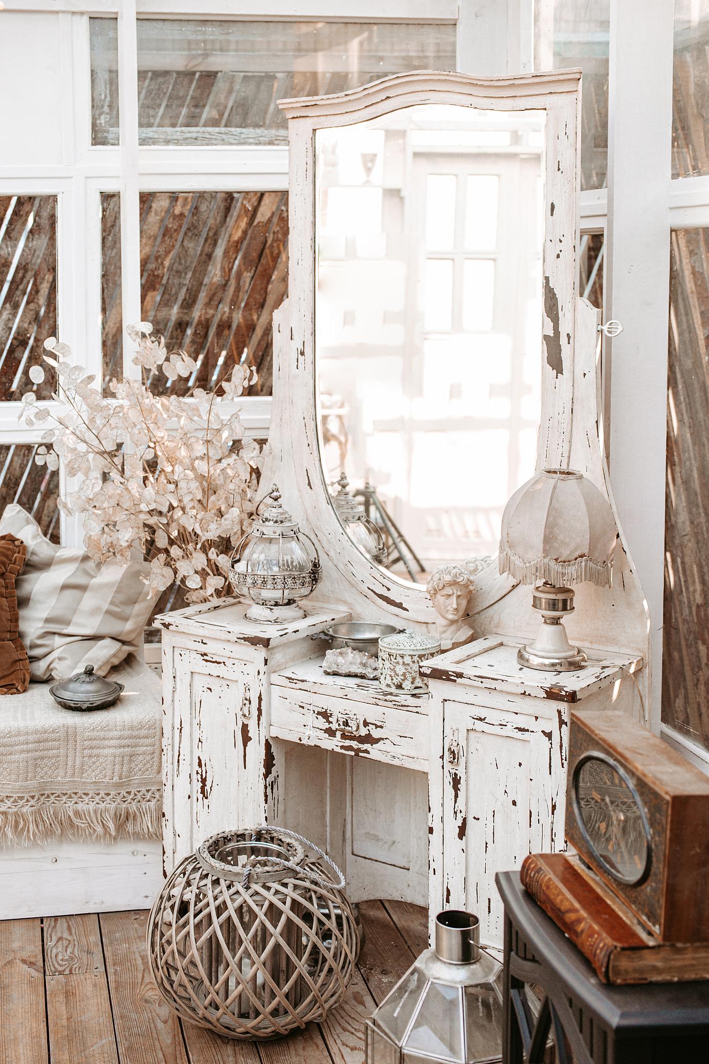 Shabby Chic Style: Creating a Vacation Home Like a Dream Escape image